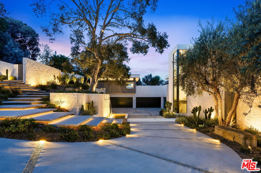 1830 Mango Way