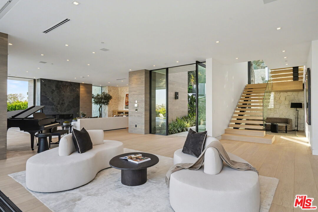 1830 Mango Way