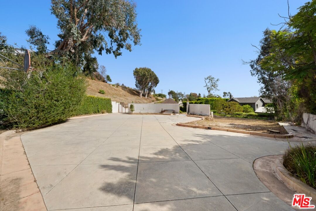1116 Maroney Ln