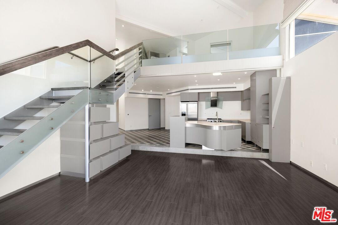 235 Main St Unit: 316