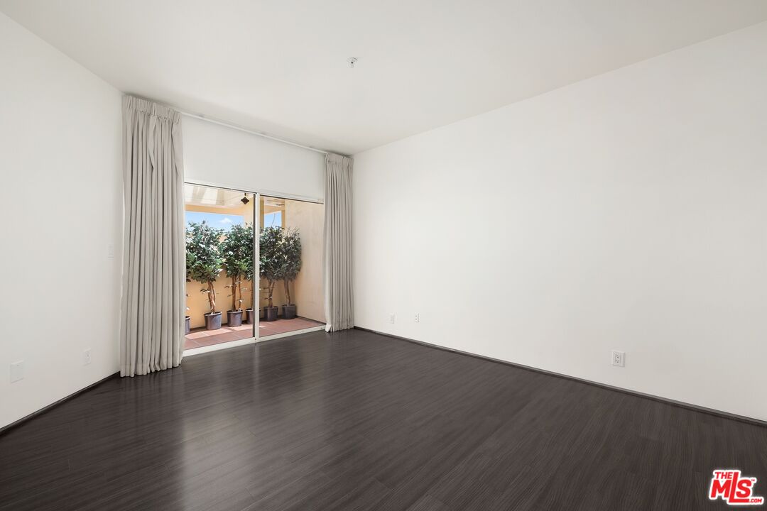 235 Main St Unit: 316