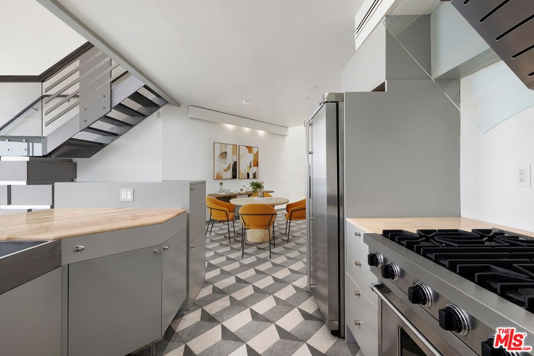 235 Main St Unit: 316