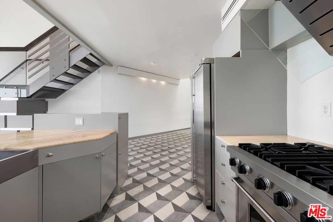 235 Main St Unit: 316