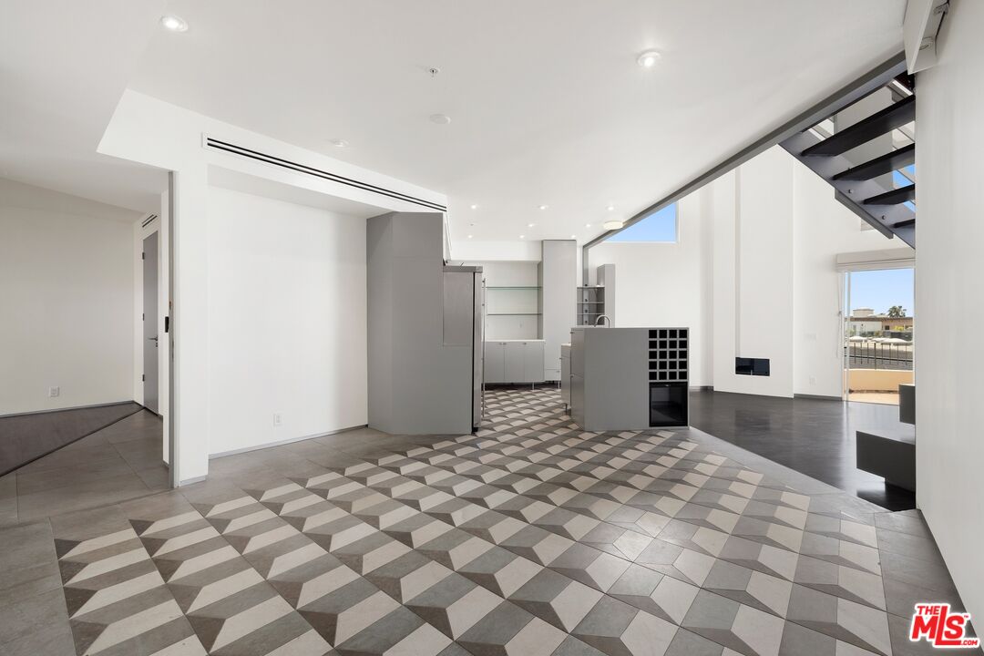 235 Main St Unit: 316