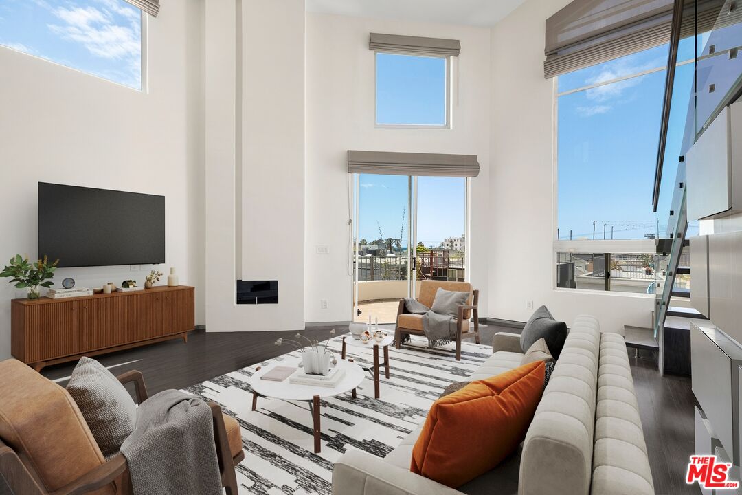 235 Main St Unit: 316