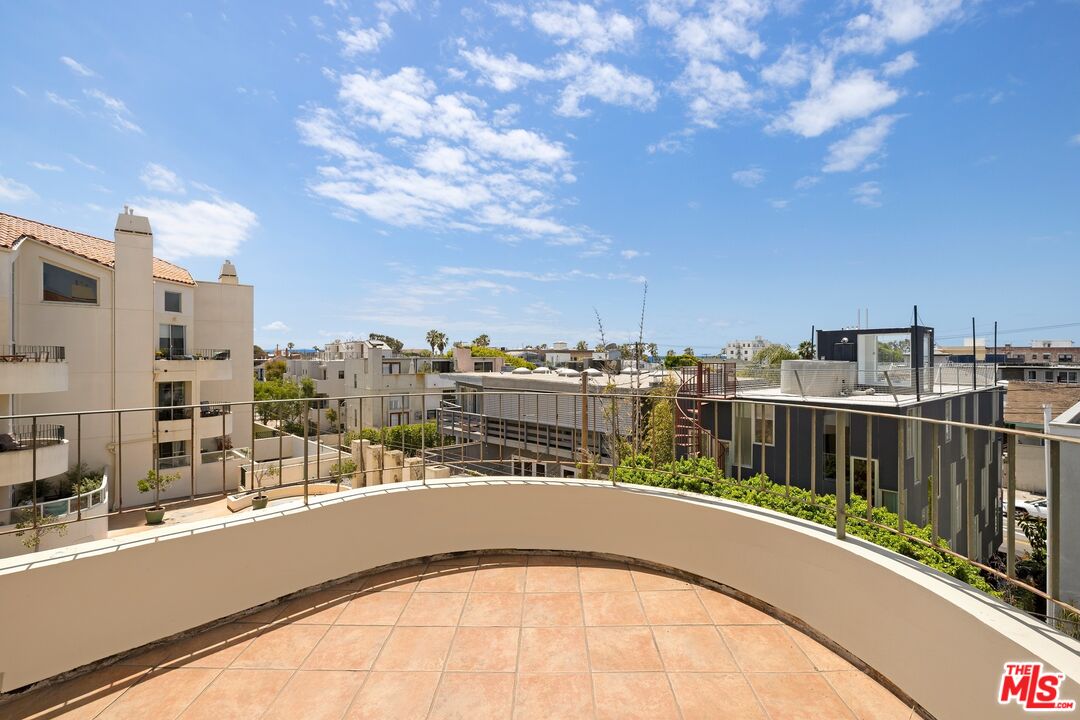 235 Main St Unit: 316