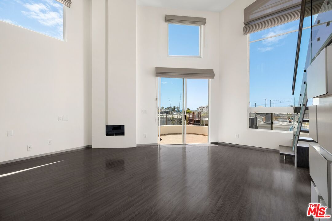 235 Main St Unit: 316