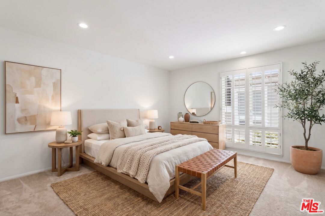 1242 Berkeley St Unit: 10