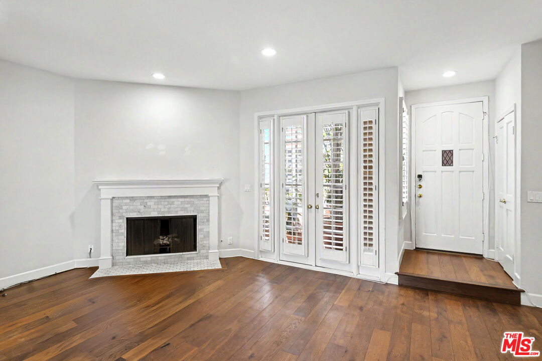 1242 Berkeley St Unit: 10