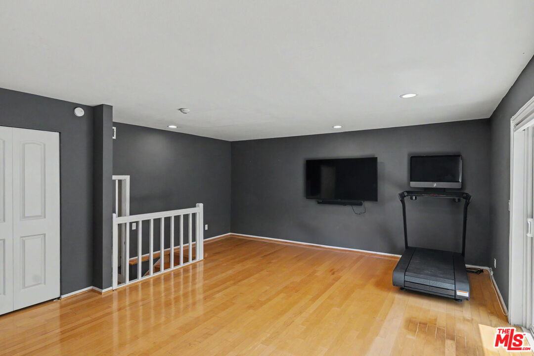 1242 Berkeley St Unit: 10