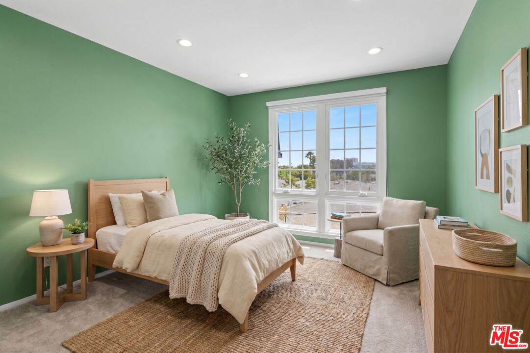 1242 Berkeley St Unit: 10