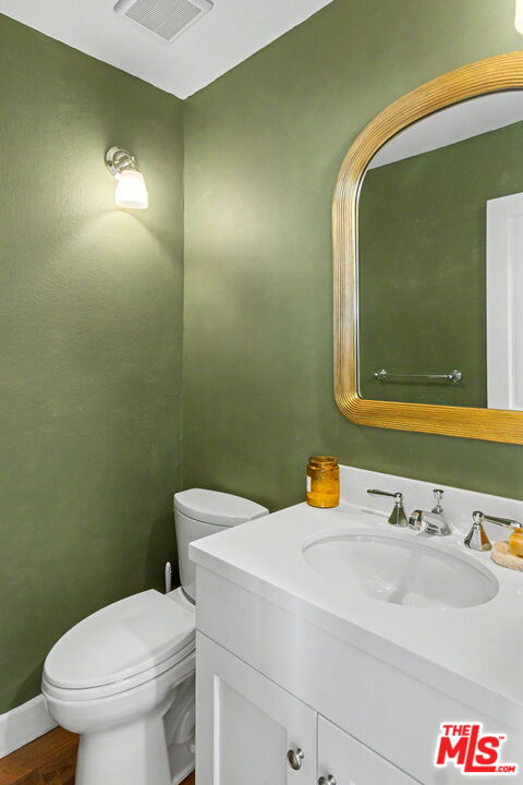 1242 Berkeley St Unit: 10
