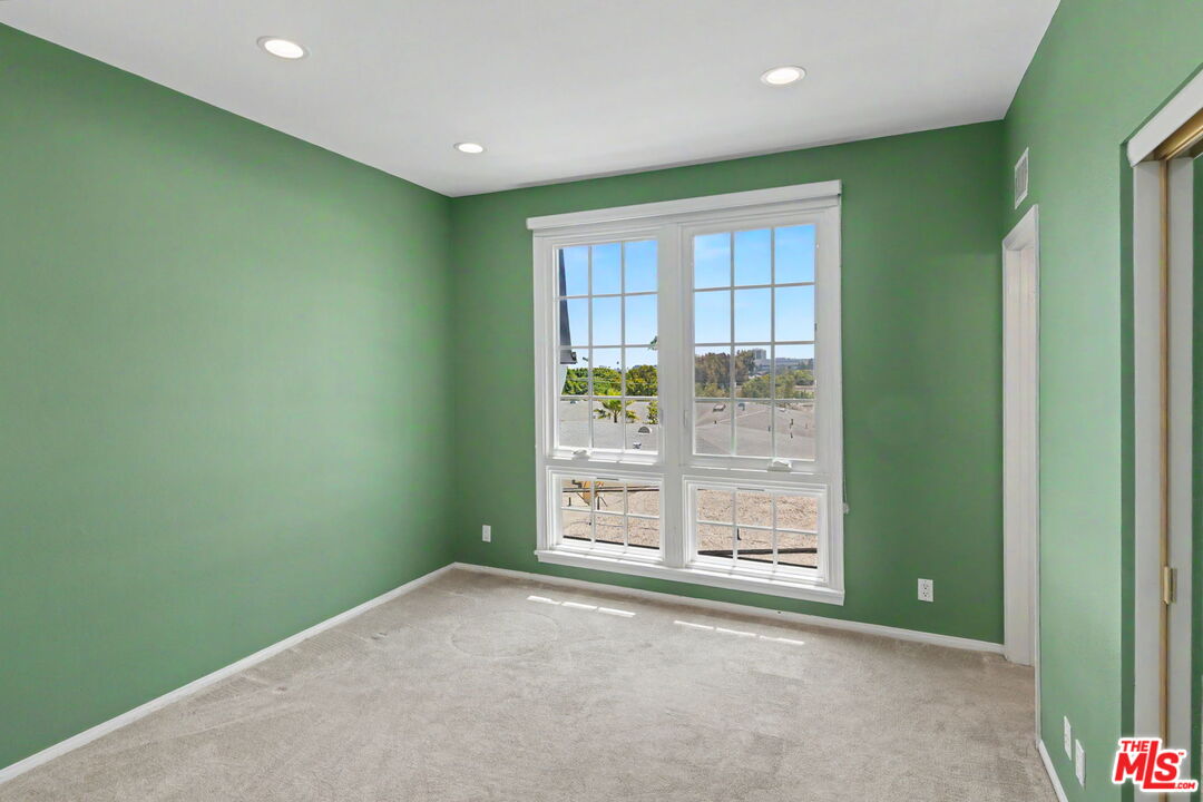 1242 Berkeley St Unit: 10