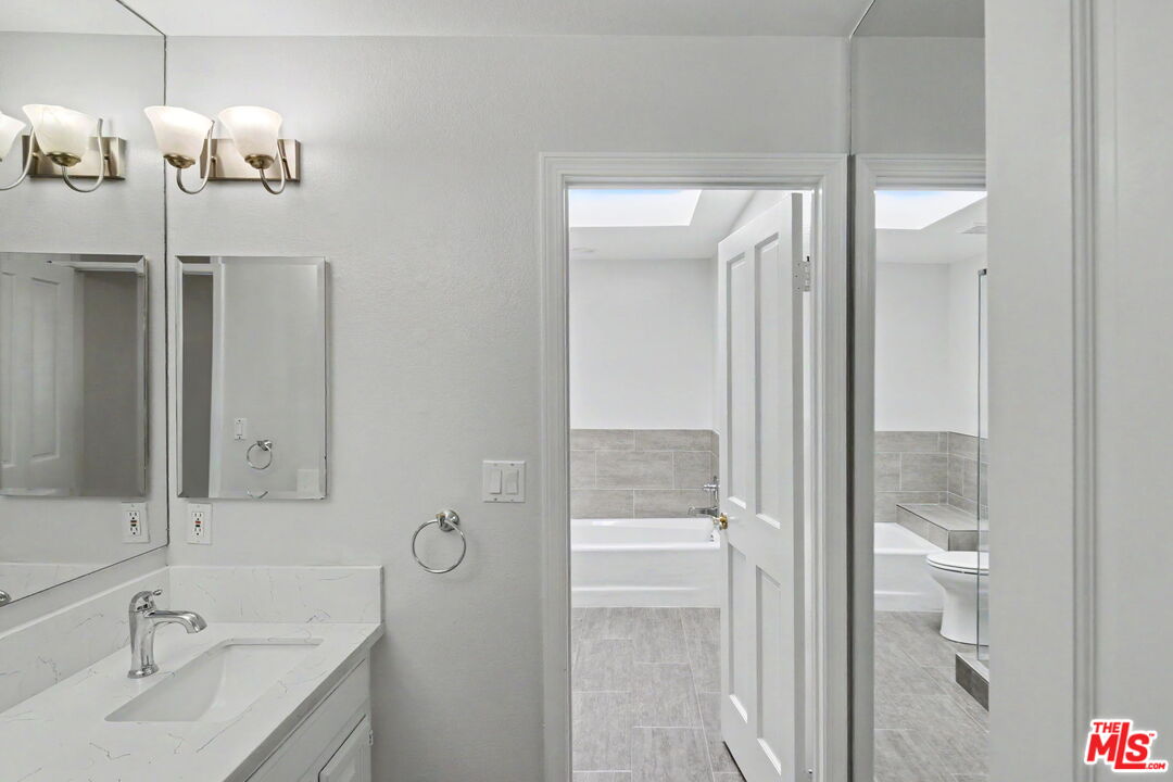 1242 Berkeley St Unit: 10