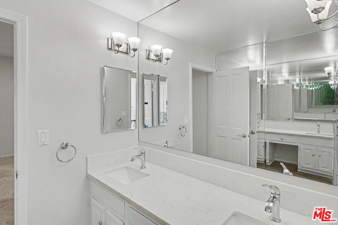 1242 Berkeley St Unit: 10