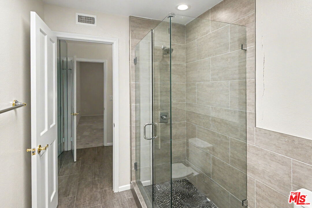 1242 Berkeley St Unit: 10