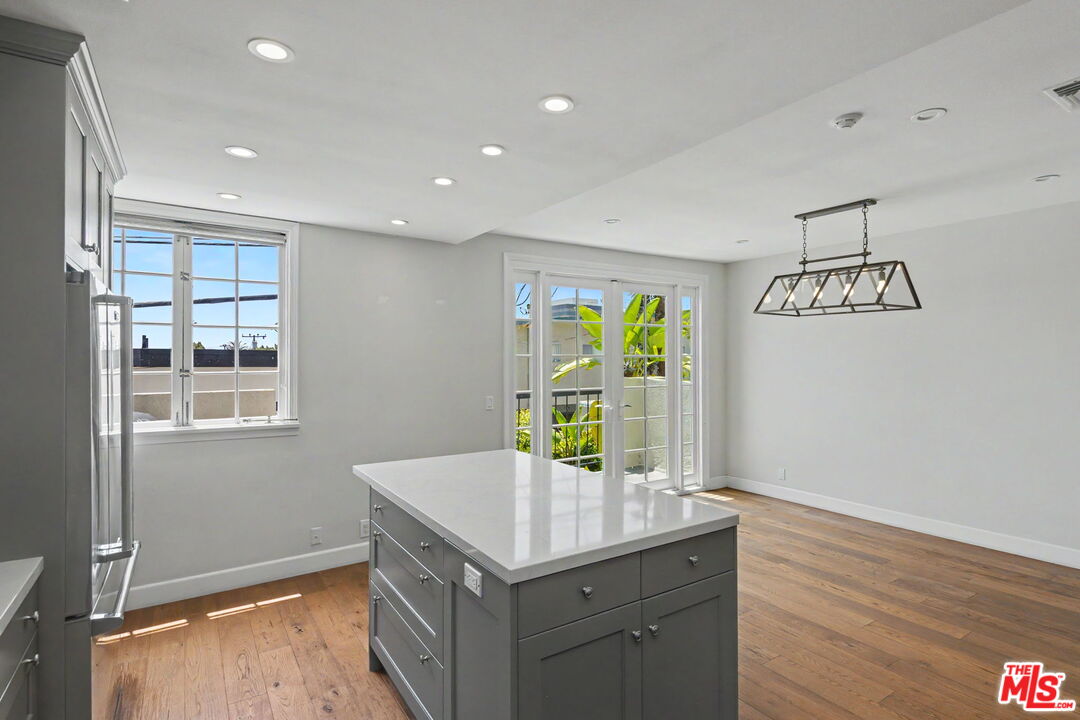 1242 Berkeley St Unit: 10