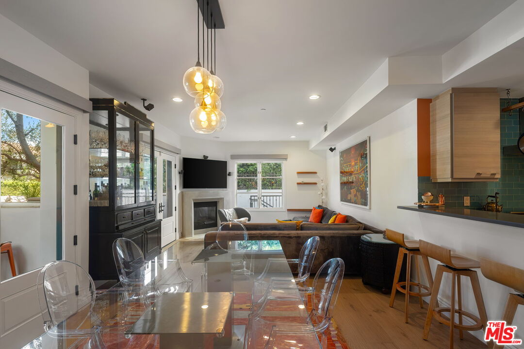 718 N Croft Ave Unit: 102