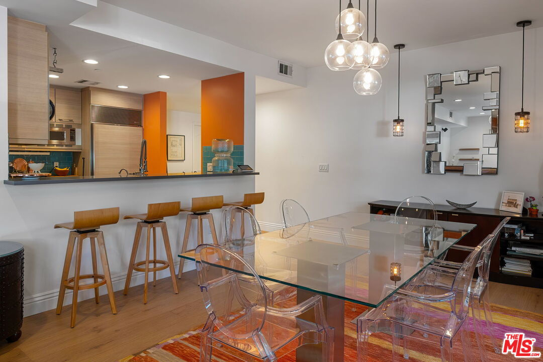 718 N Croft Ave Unit: 102