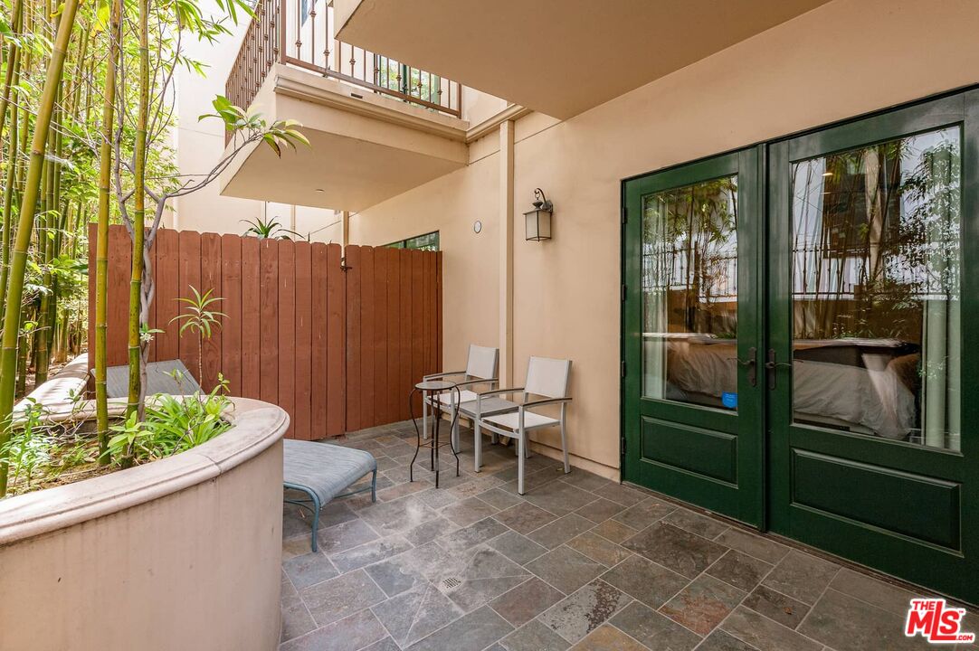 718 N Croft Ave Unit: 102