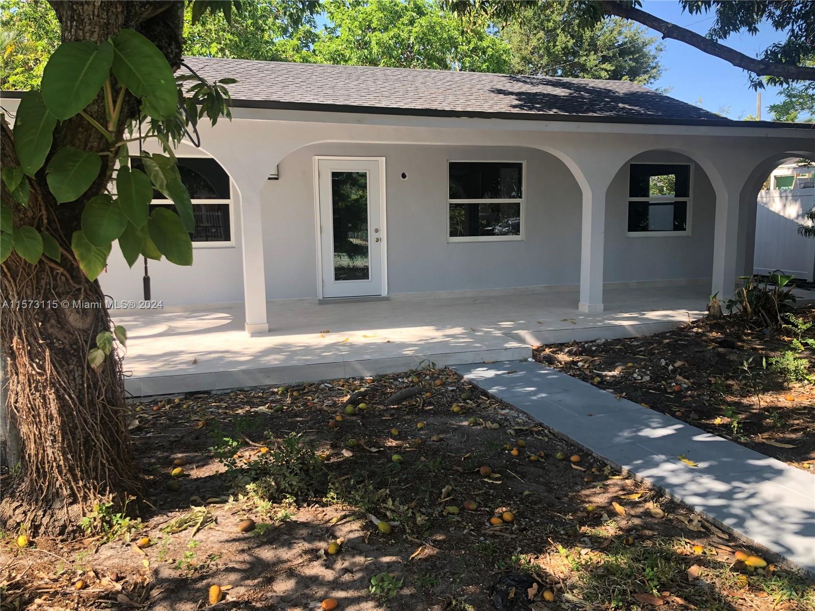 891 SE 3rd Pl