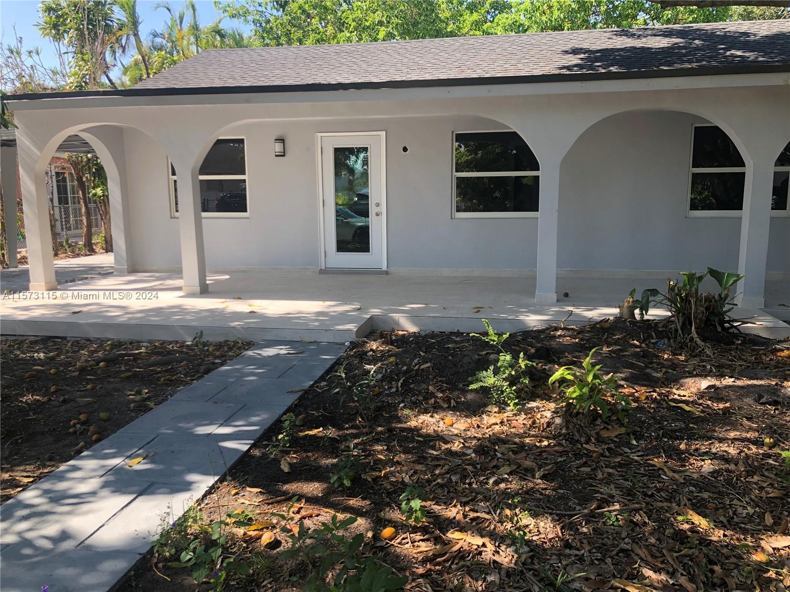 891 SE 3rd Pl