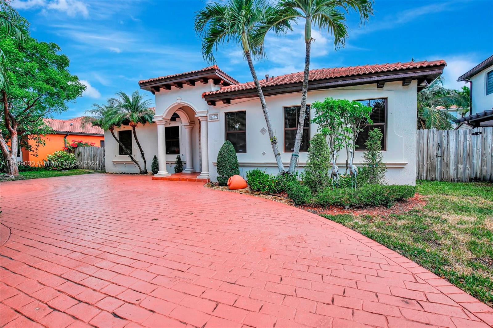 8737 NW 139th St
