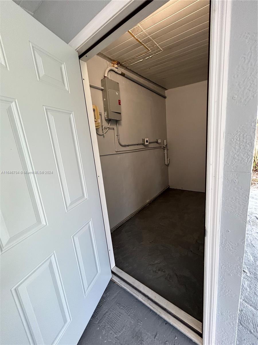 735 W 73rd PL