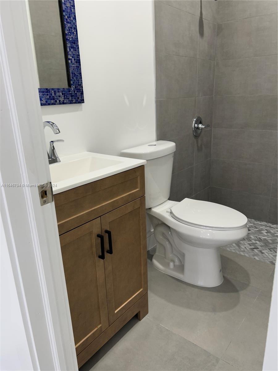 735 W 73rd PL