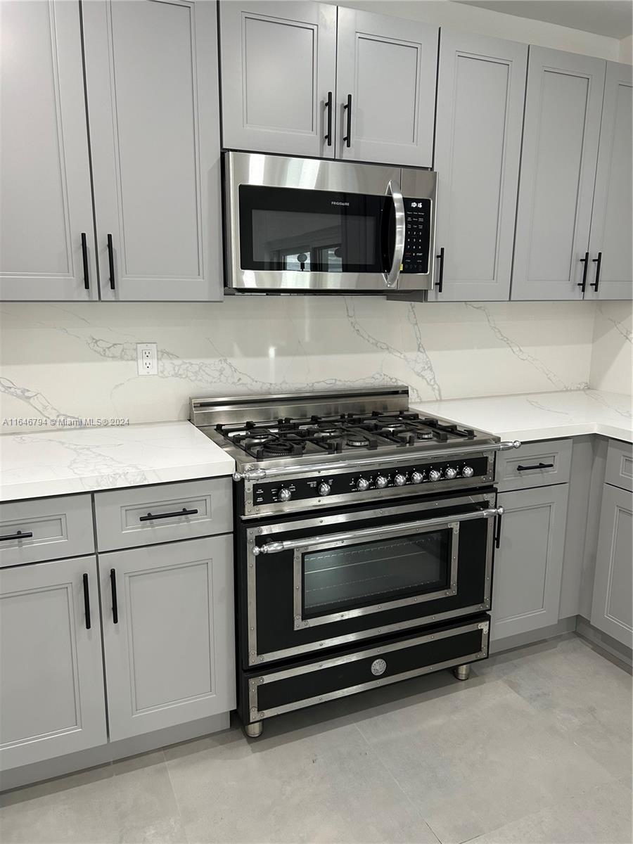 735 W 73rd PL