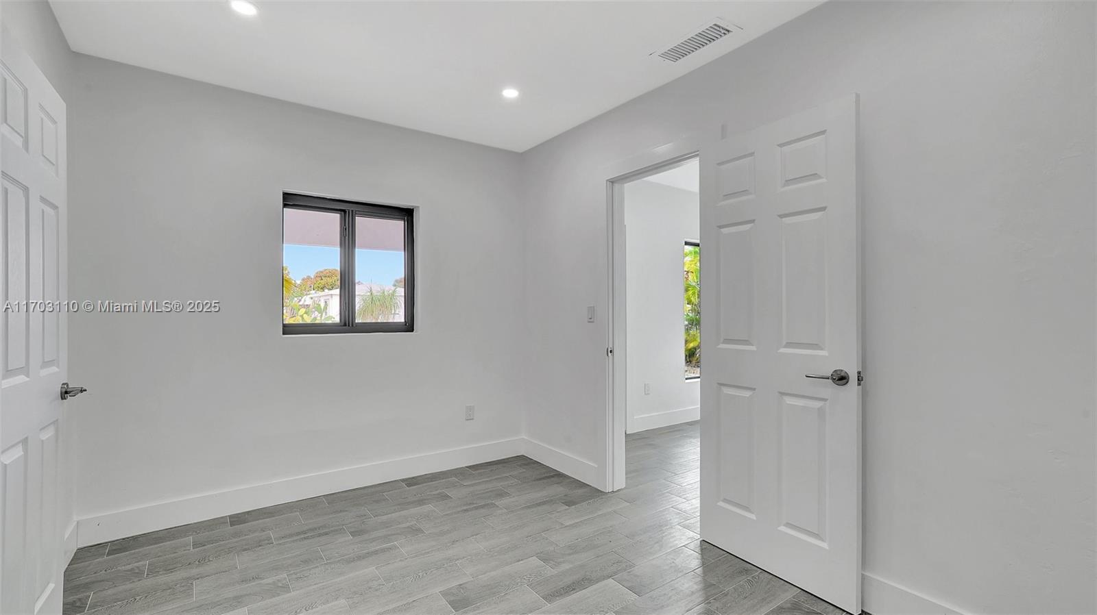 270 W 57th St