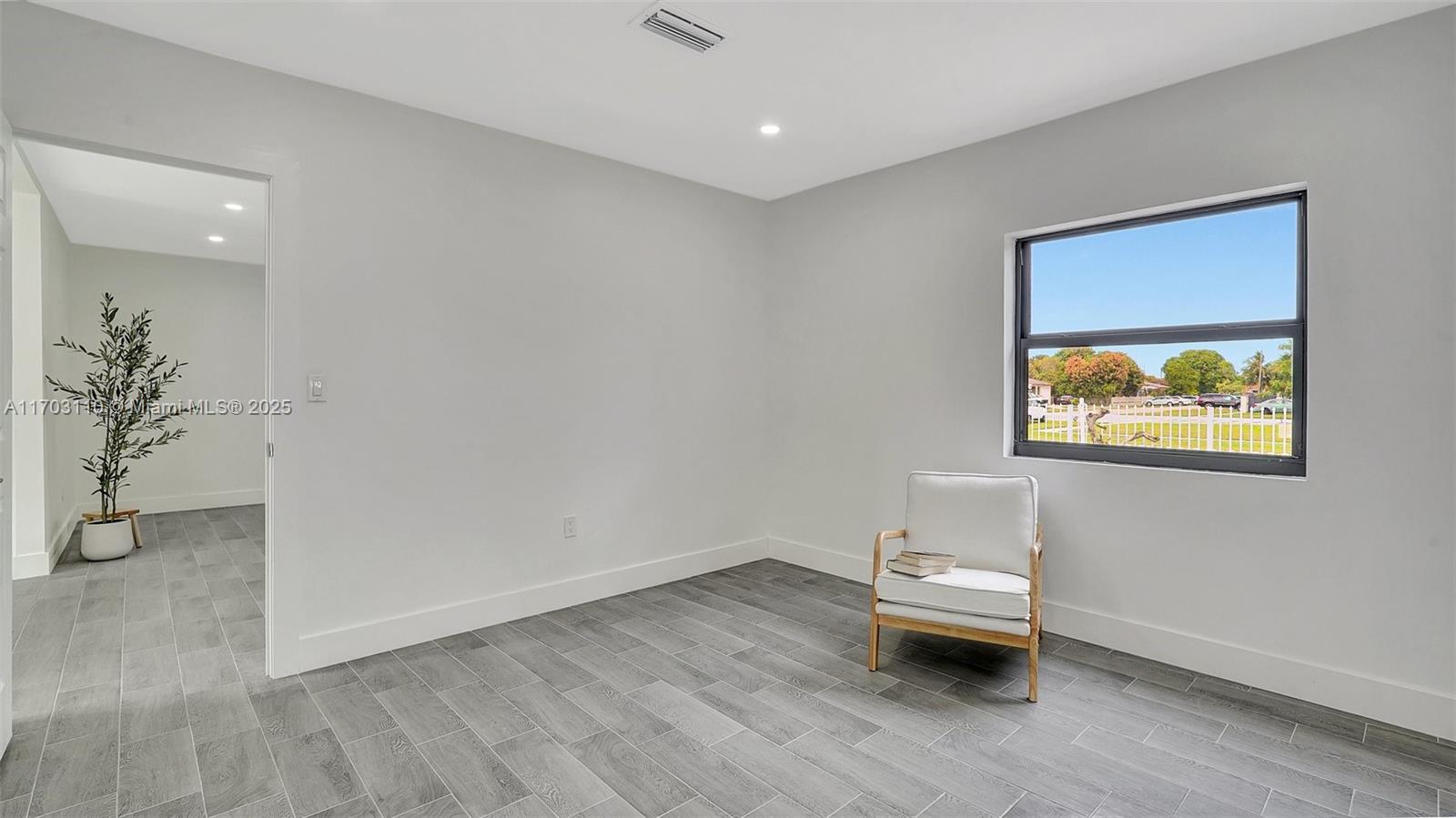 270 W 57th St