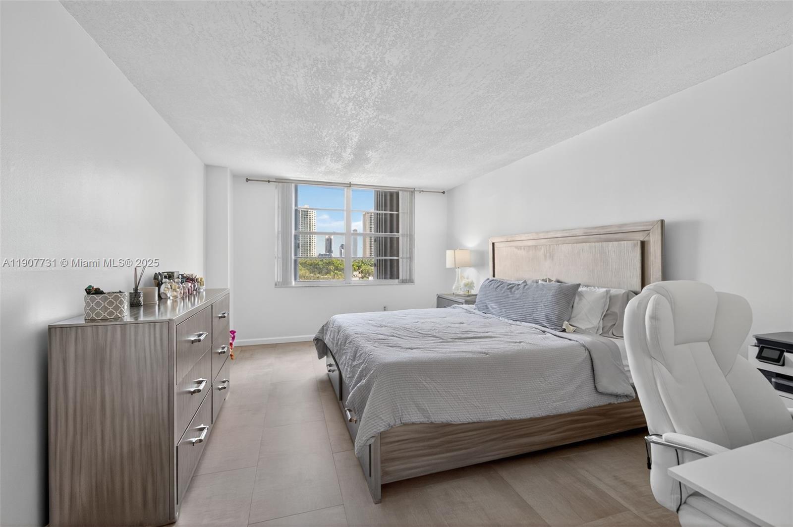 2851 NE 183rd St # 605E