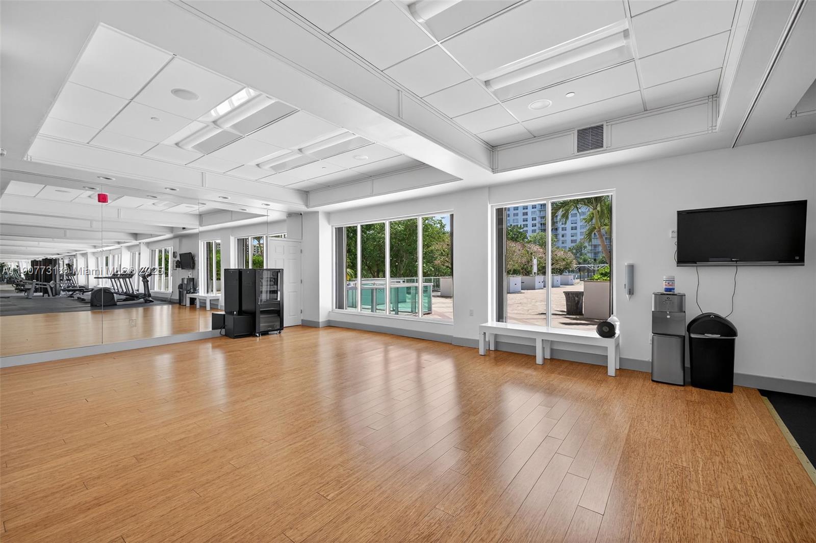 2851 NE 183rd St # 605E