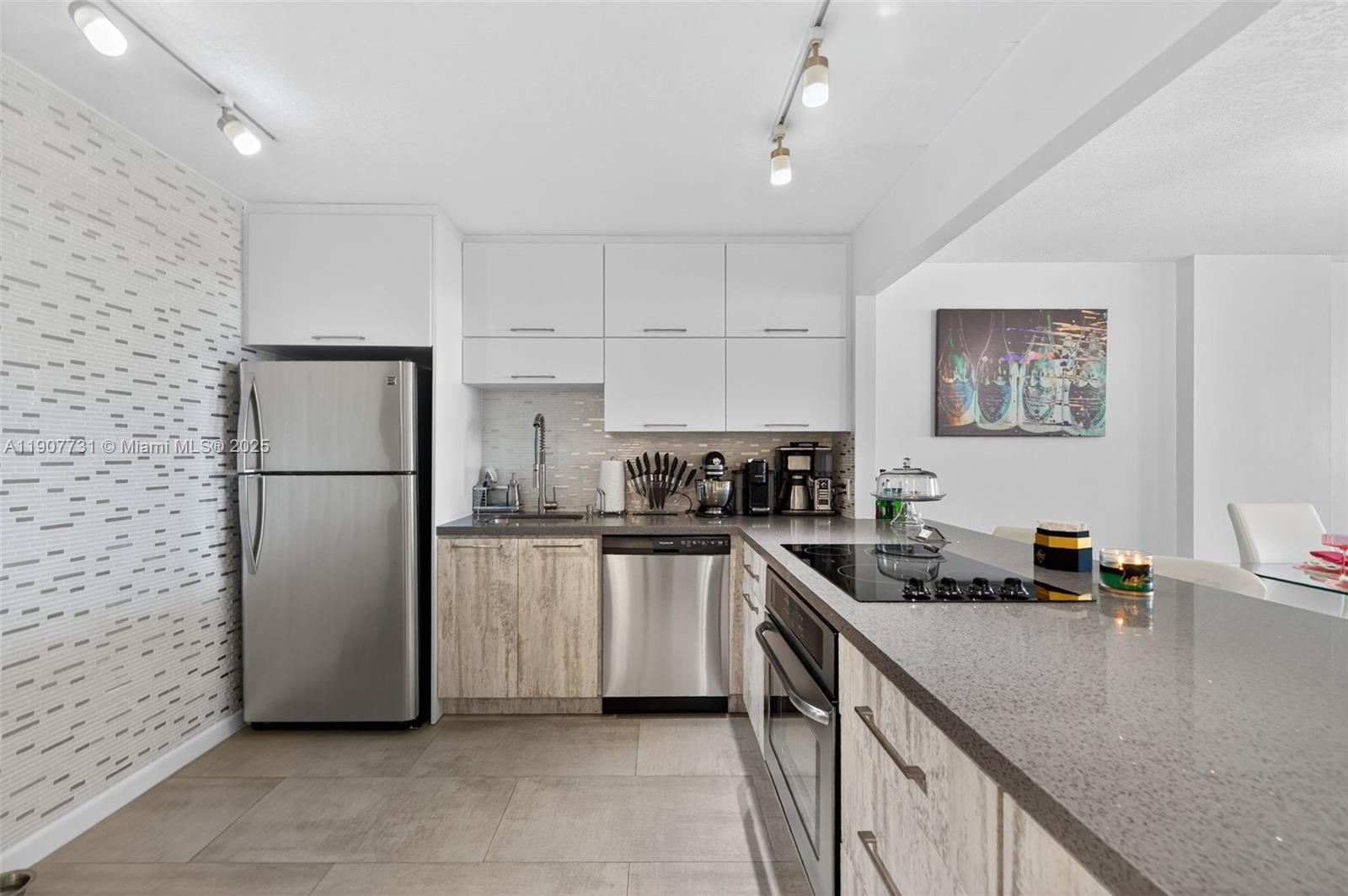 2851 NE 183rd St # 605E