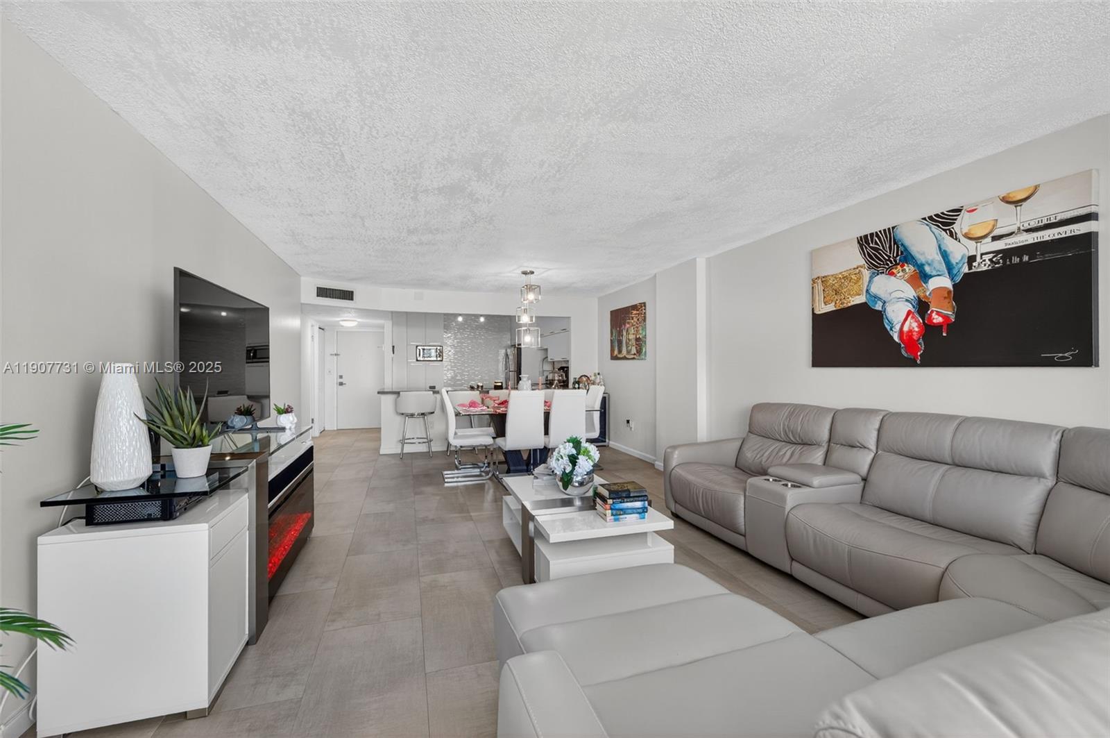 2851 NE 183rd St # 605E