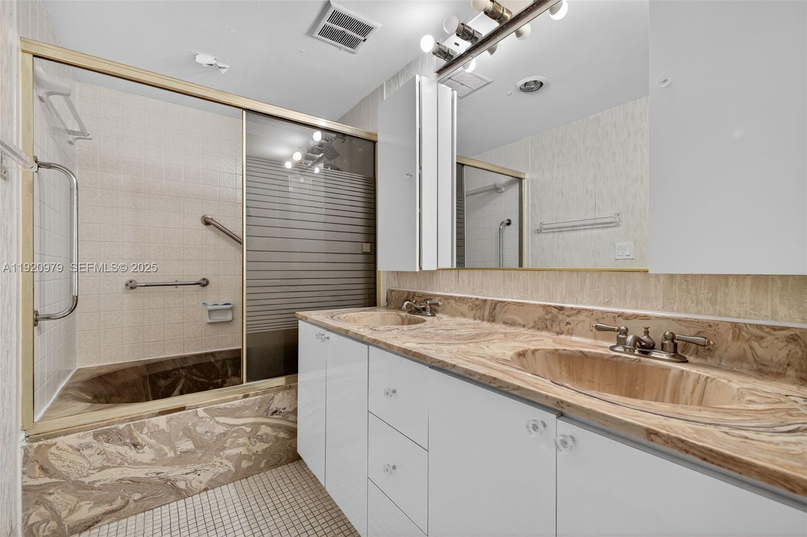 2851 NE 183rd St # 216E