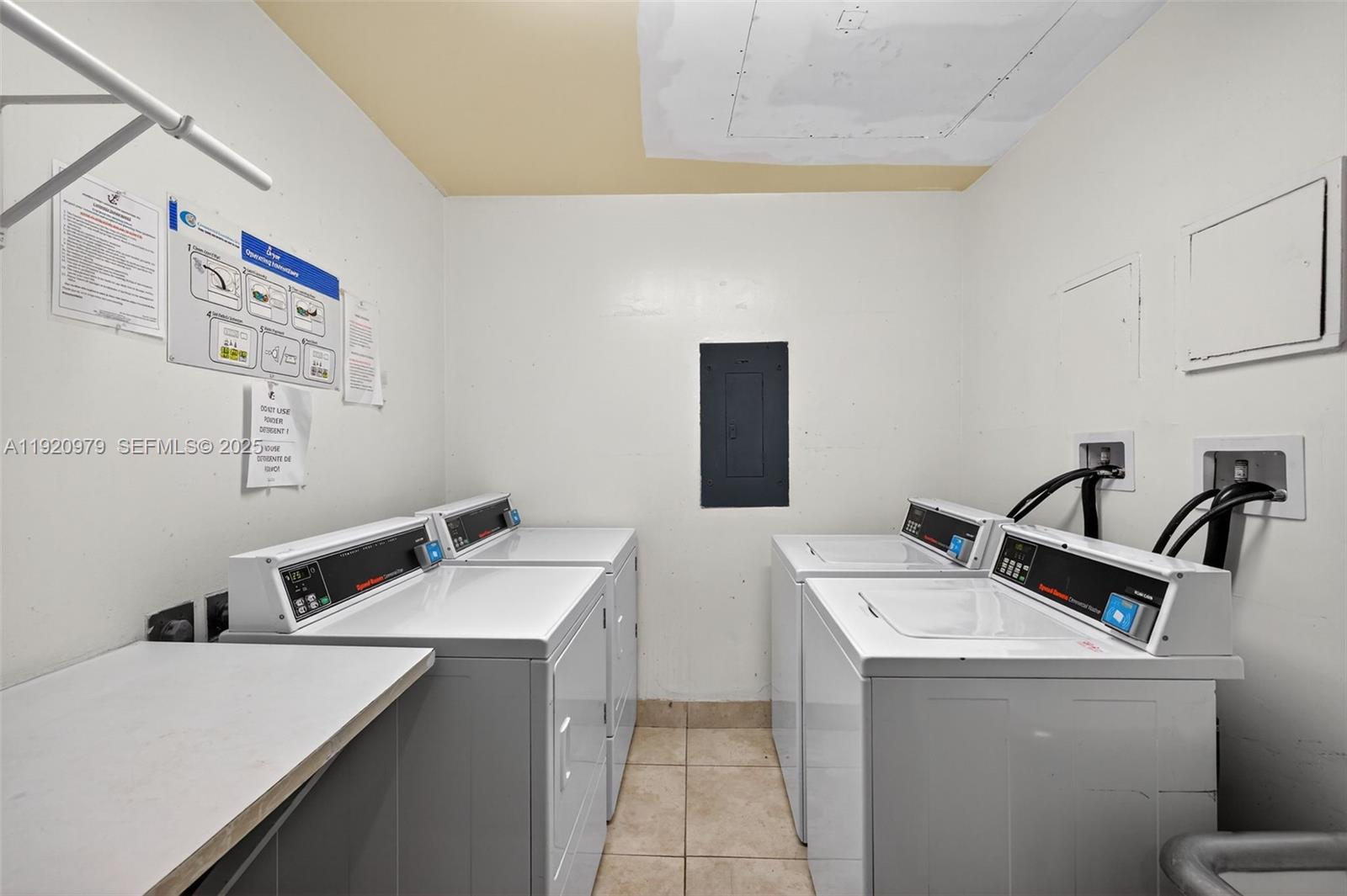 2851 NE 183rd St # 216E