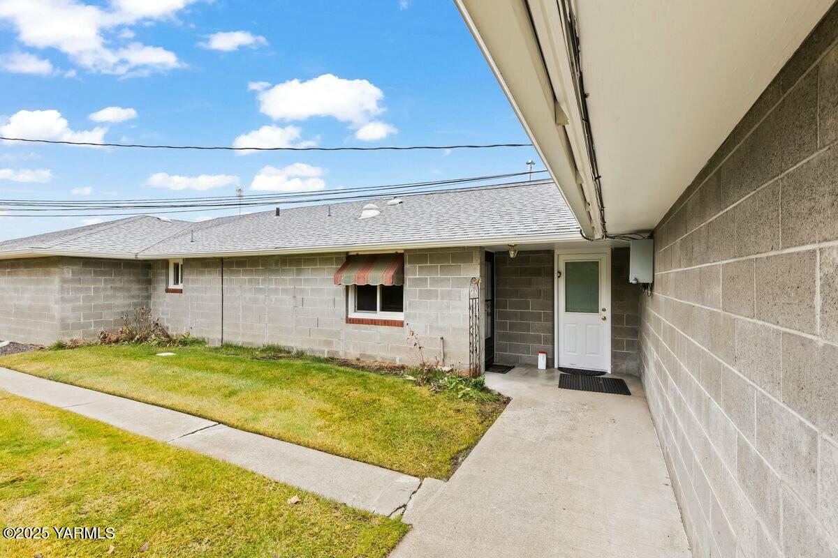216 N 38th Ave Unit: 4