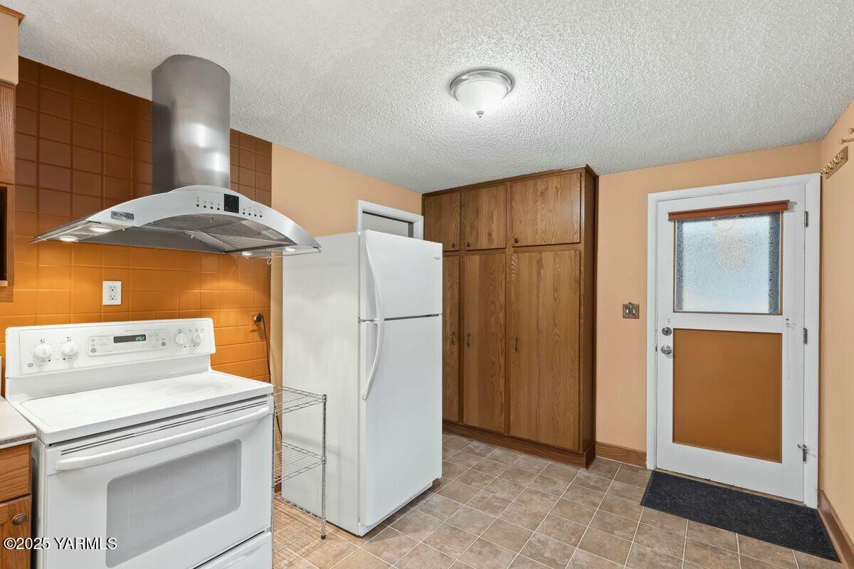216 N 38th Ave Unit: 4