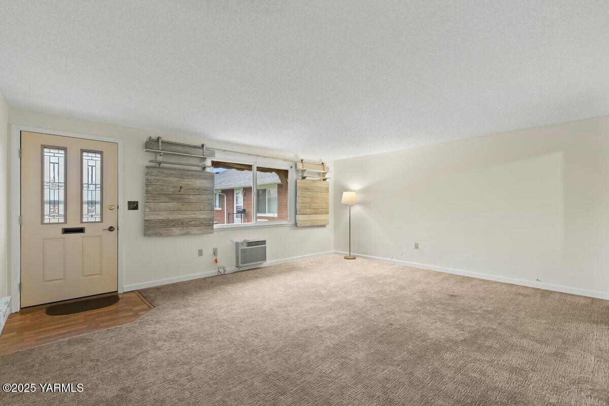 216 N 38th Ave Unit: 4
