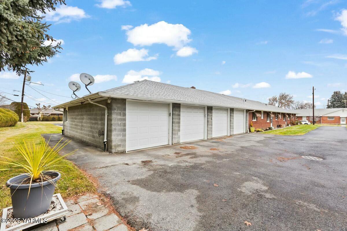 216 N 38th Ave Unit: 4
