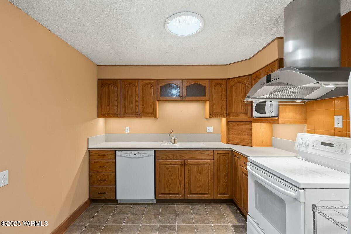 216 N 38th Ave Unit: 4