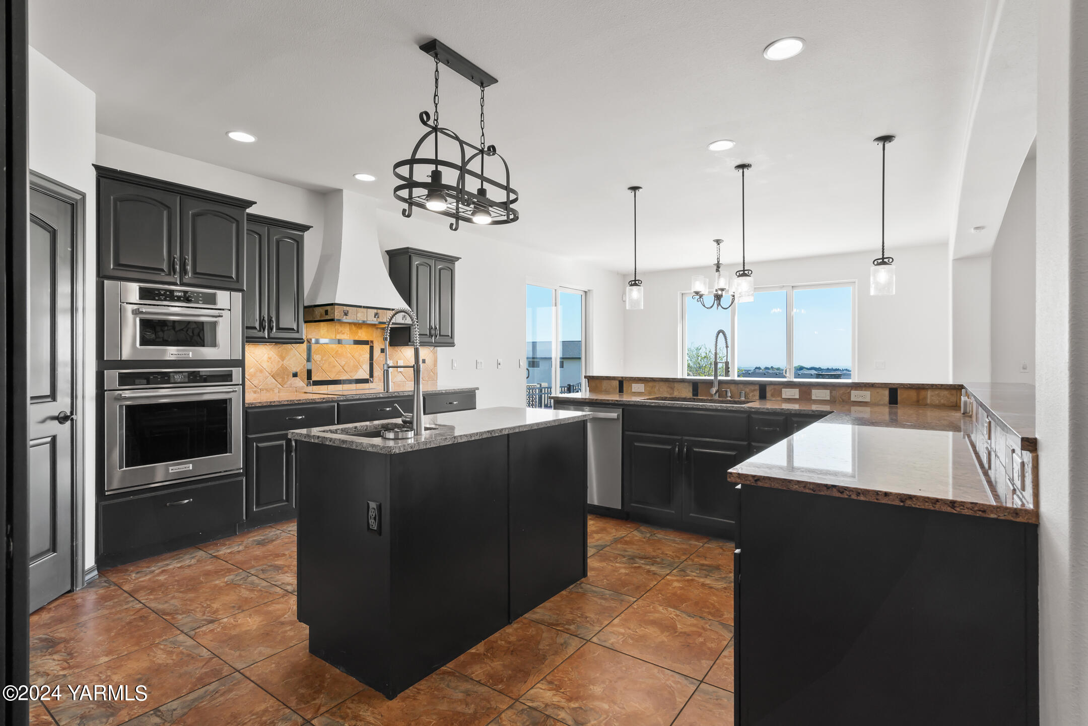 13705 S Grandview Ln