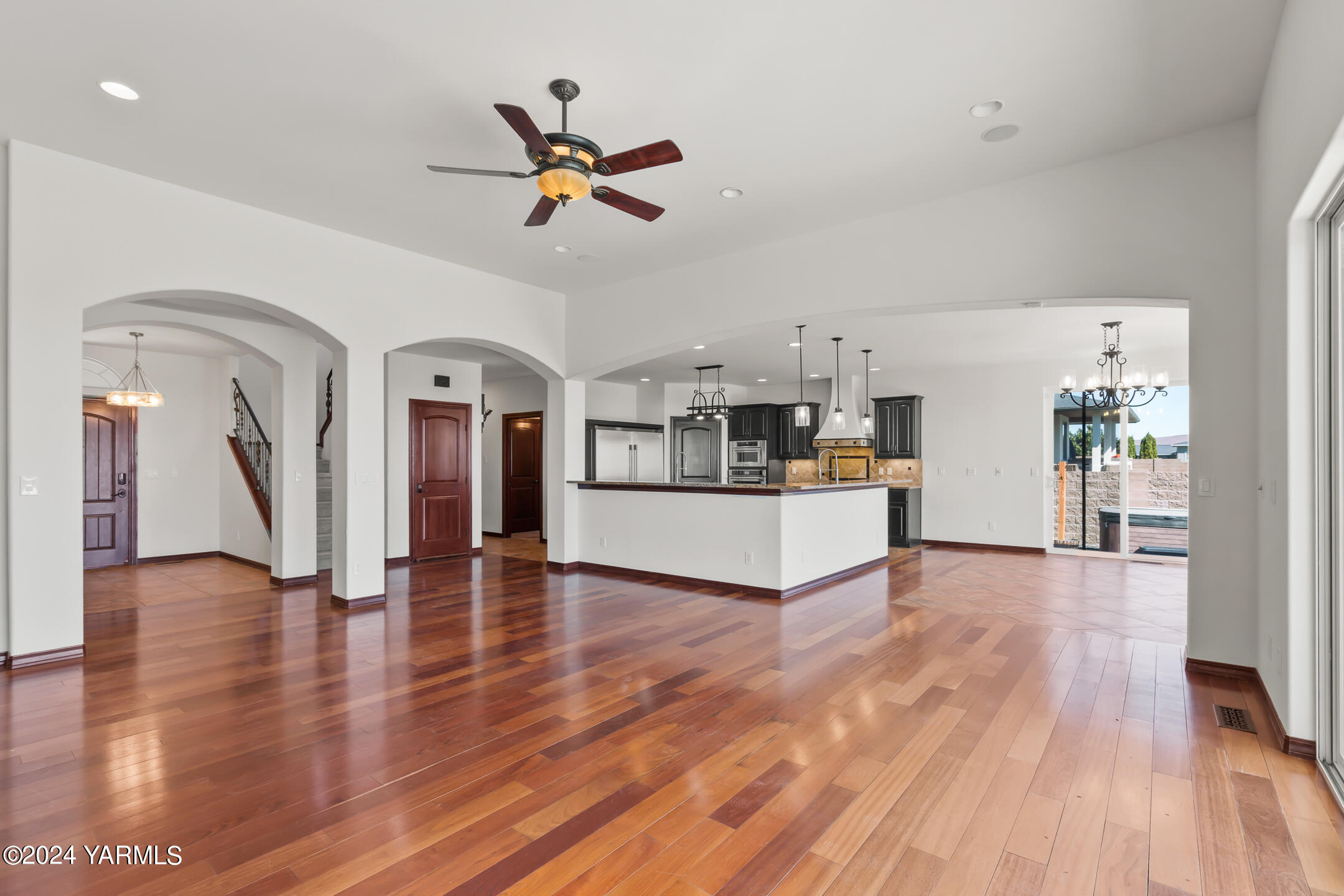 13705 S Grandview Ln