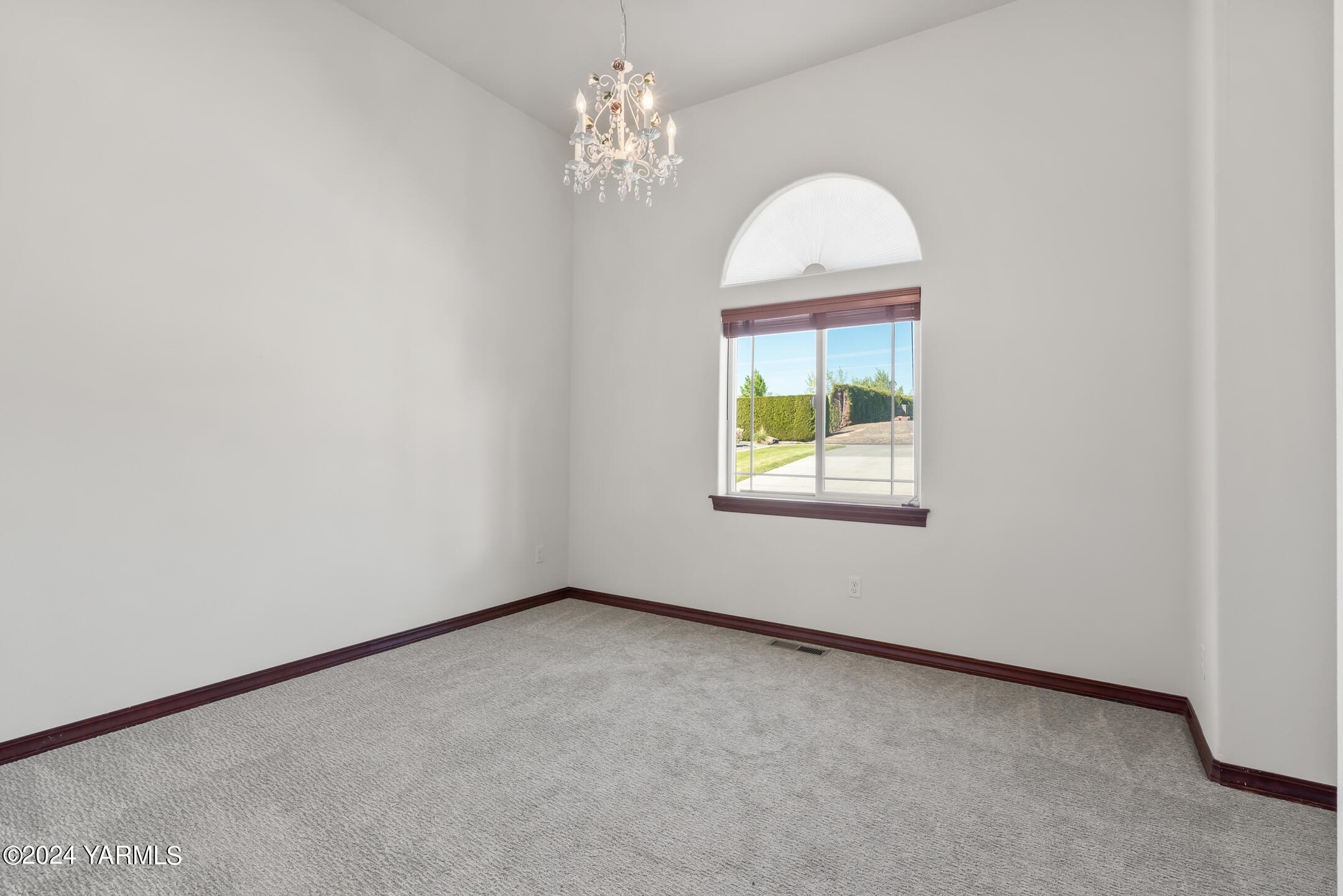 13705 S Grandview Ln