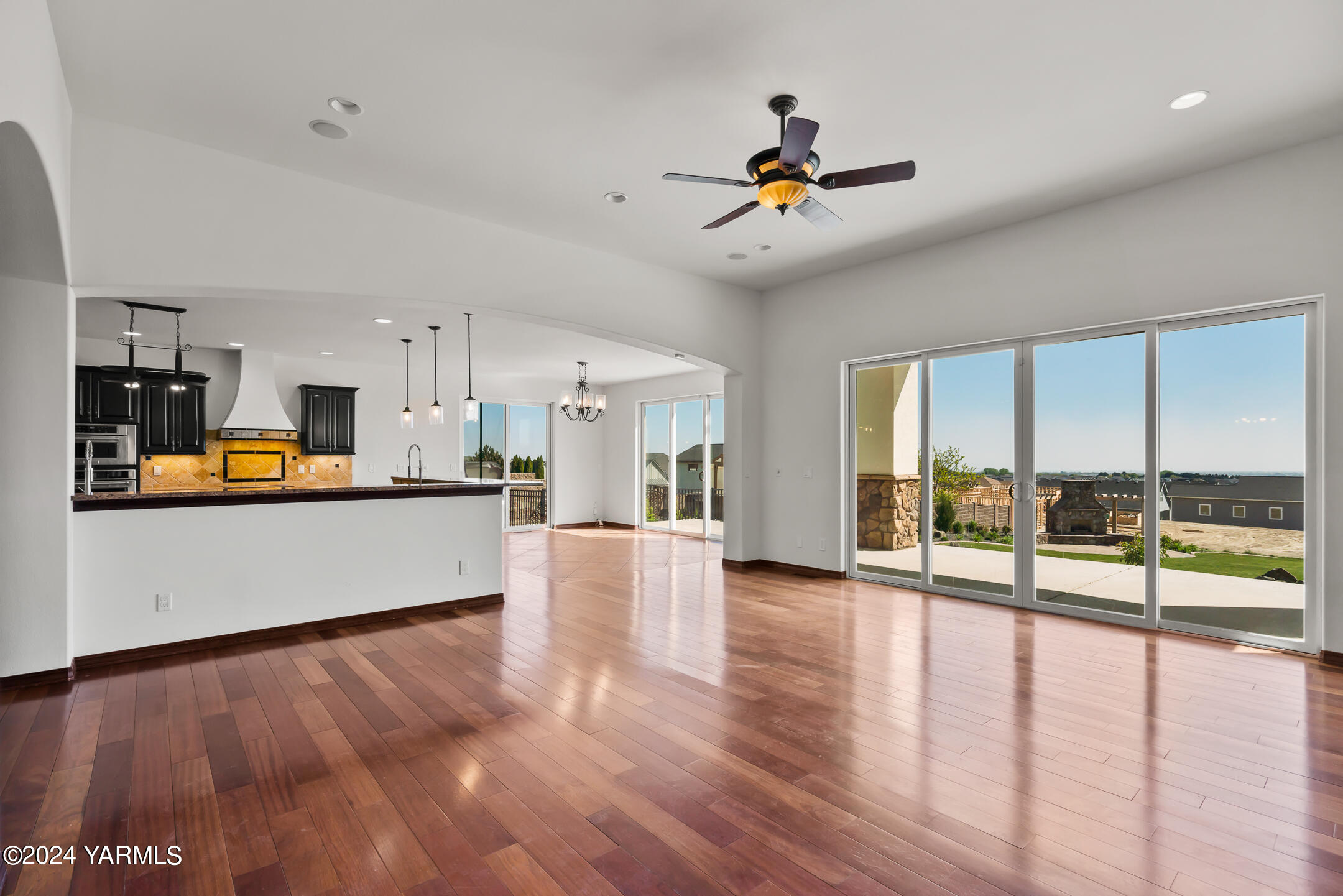 13705 S Grandview Ln