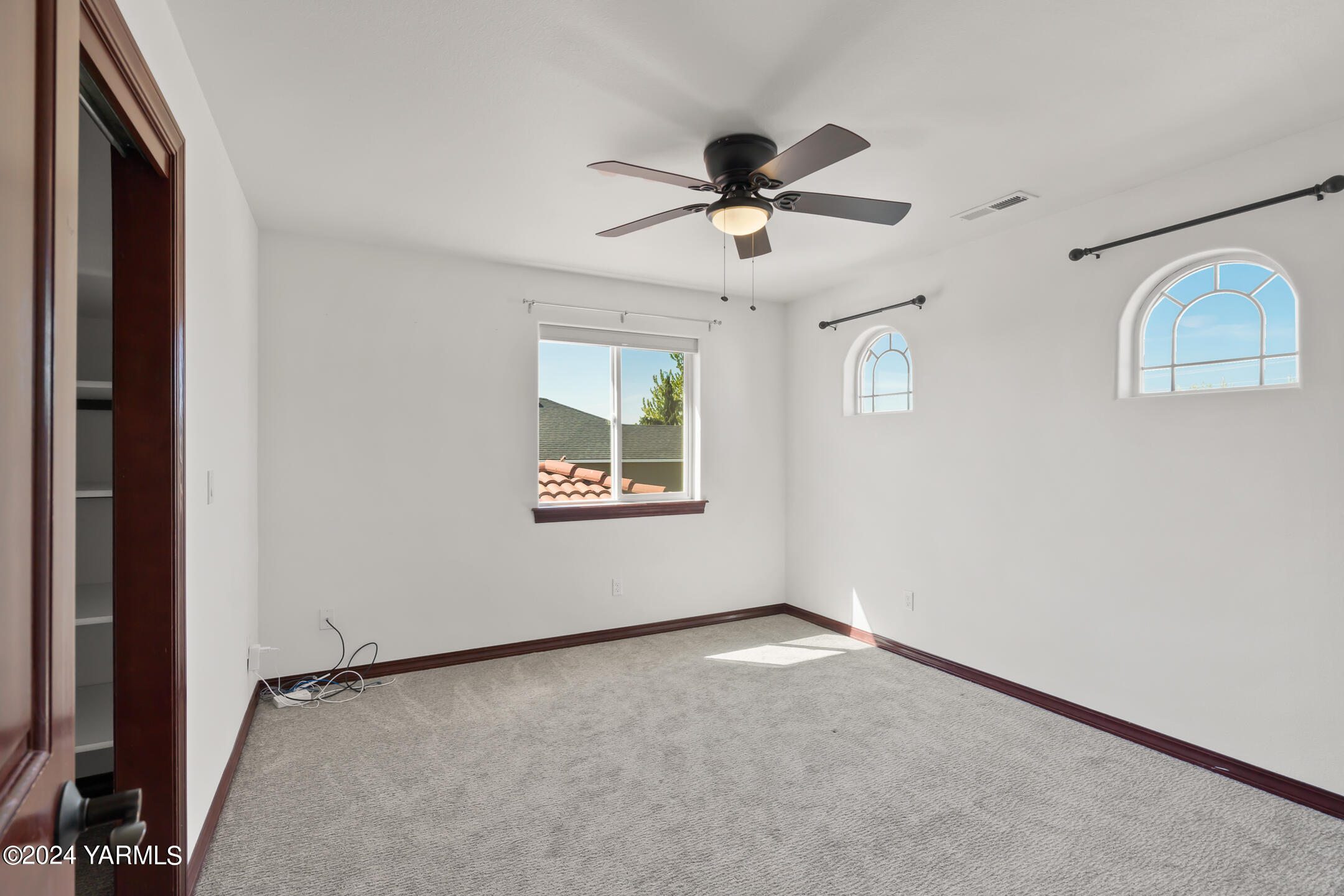 13705 S Grandview Ln