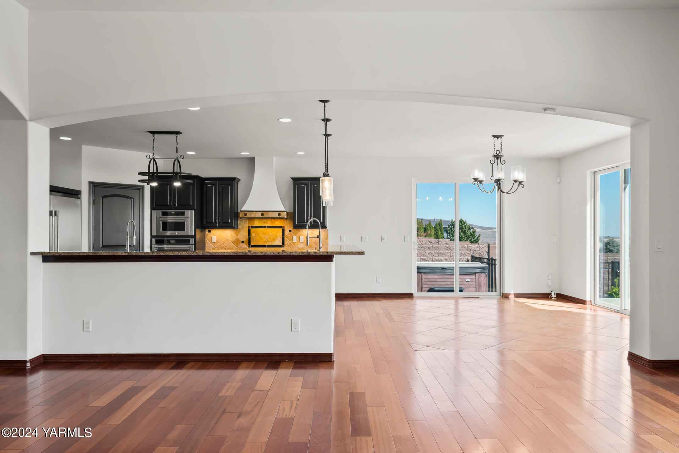 13705 S Grandview Ln