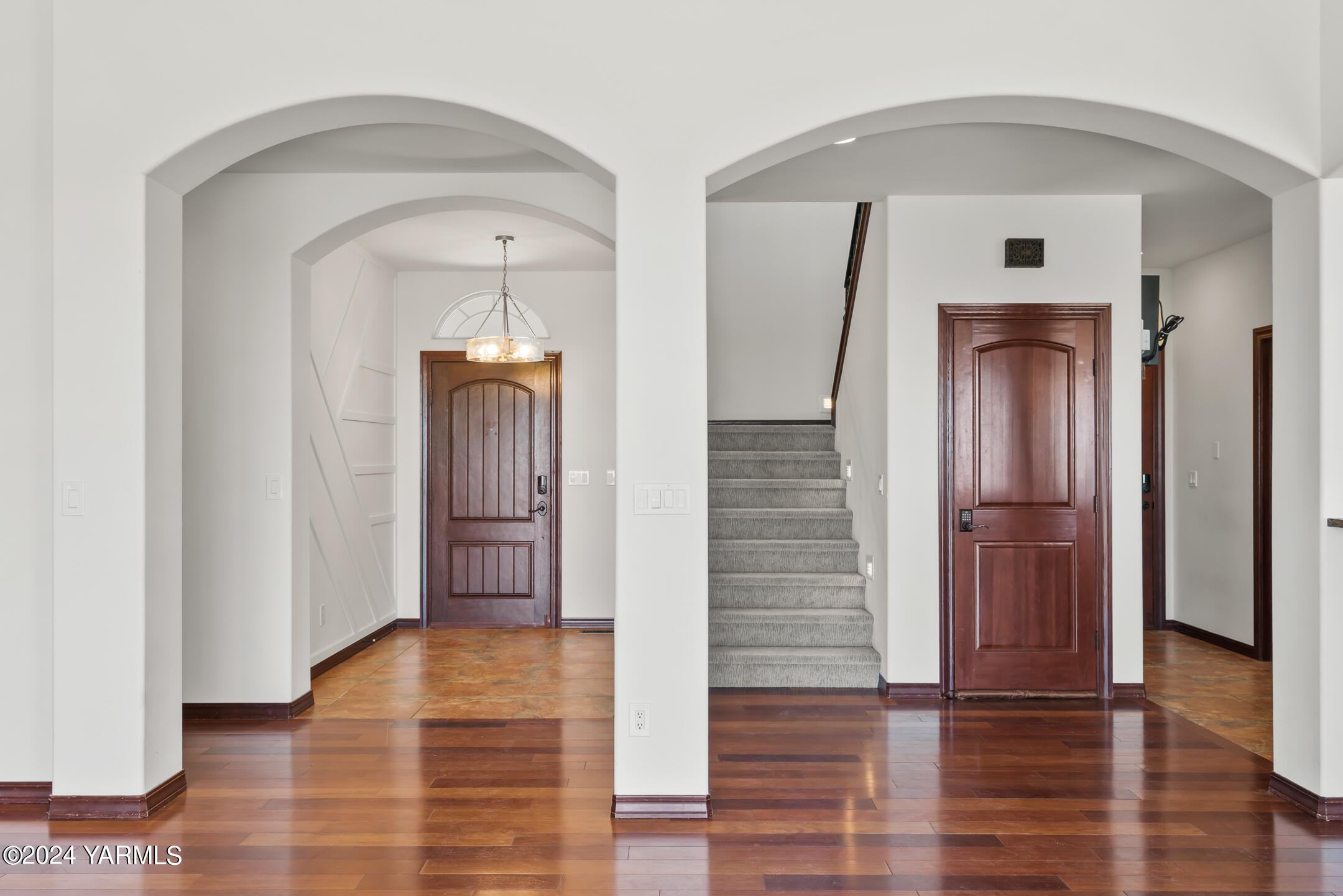 13705 S Grandview Ln